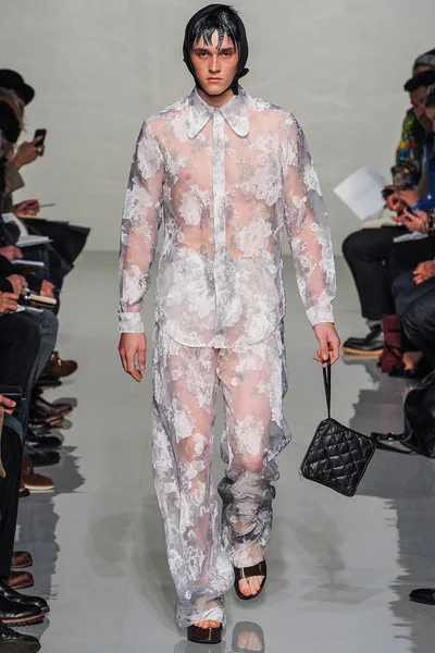 Look 18